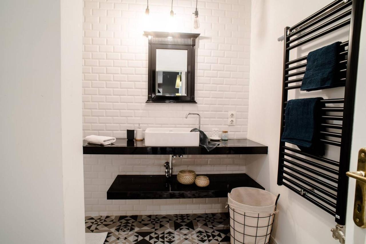 Stunning New Central Home Near Basilica Budapest Bagian luar foto