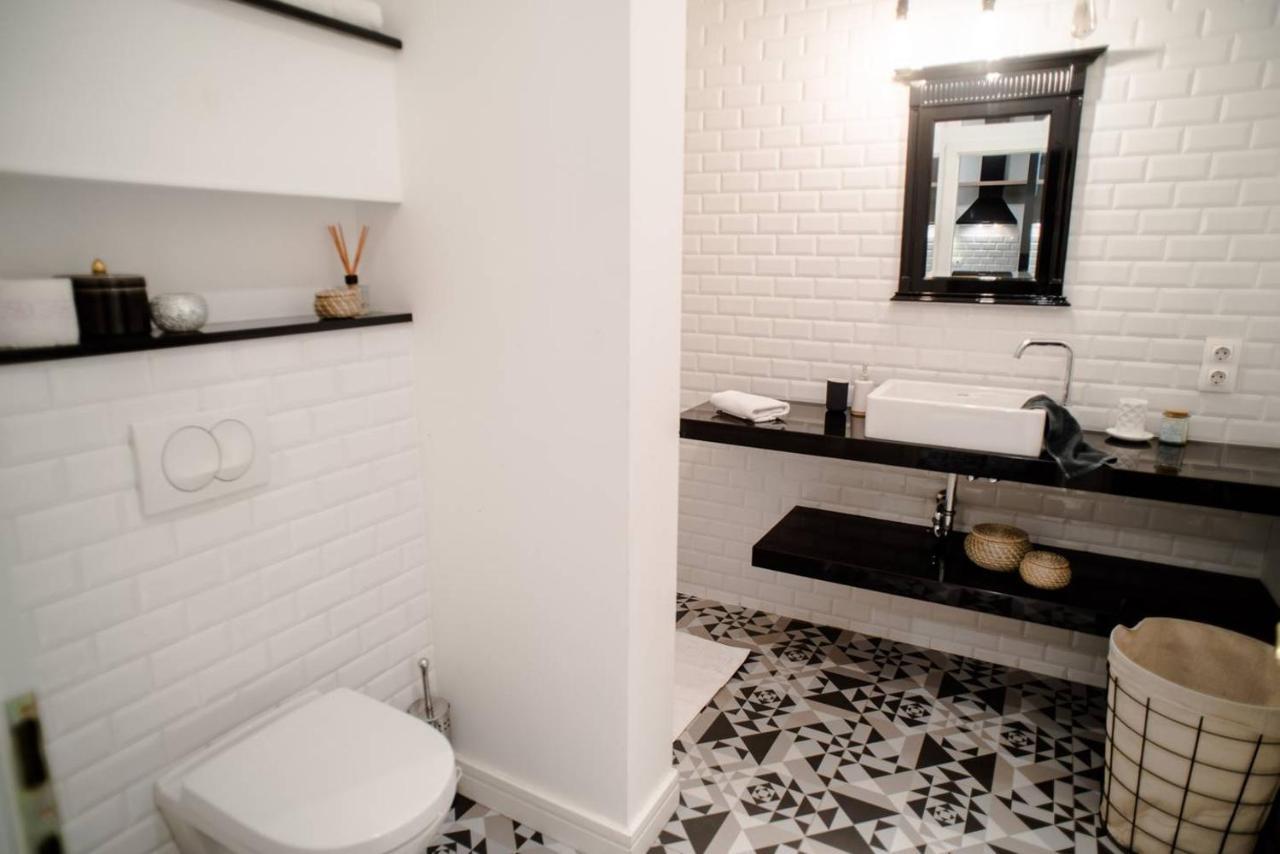 Stunning New Central Home Near Basilica Budapest Bagian luar foto